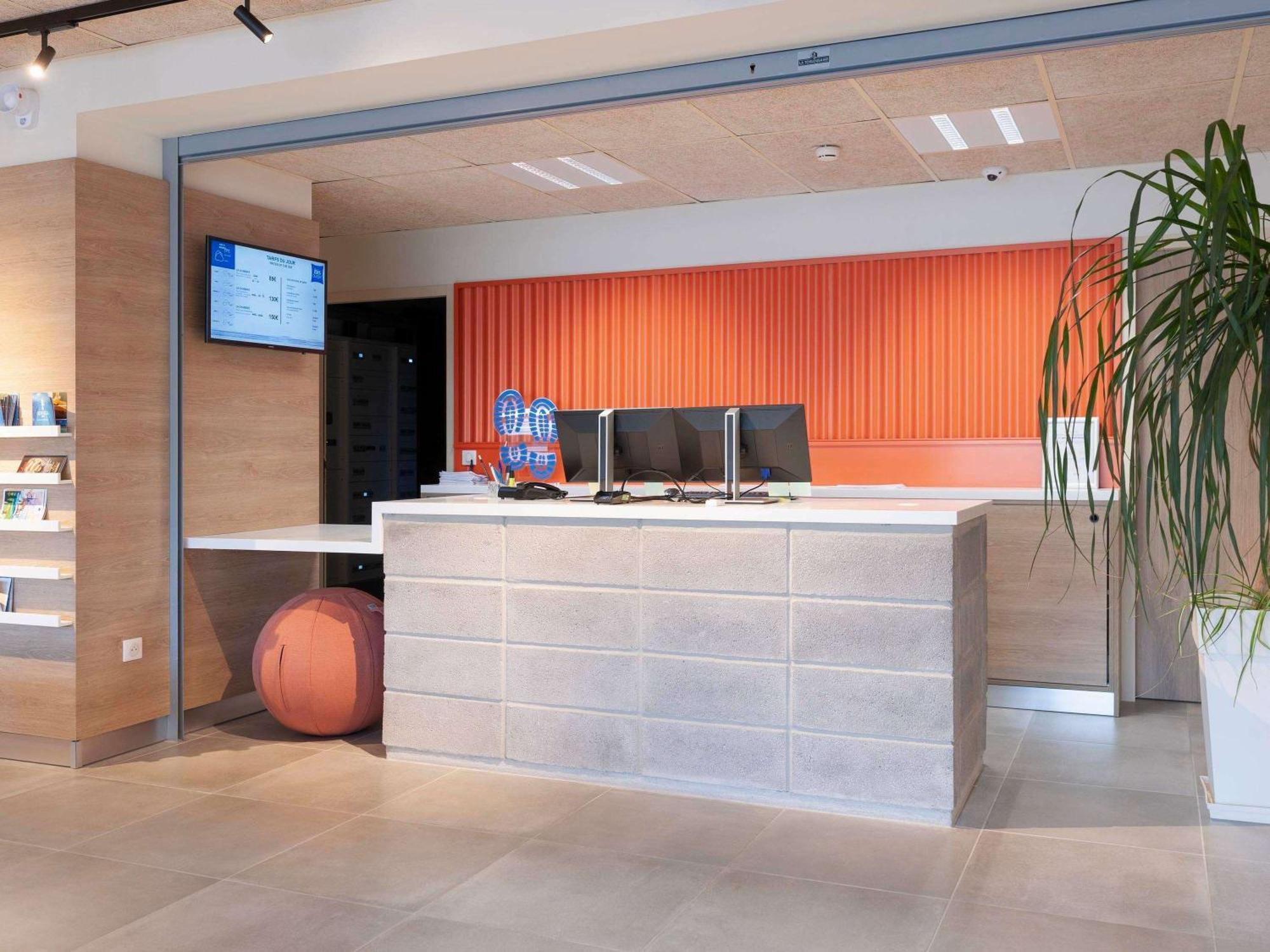 Ibis Budget Mont De Marsan Exterior foto
